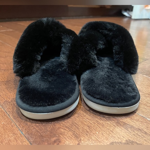 Cross Strap Black Puff Fuzzy Furry Fluffy Slip On Plush Slippers Size 11-12 - Picture 3 of 5